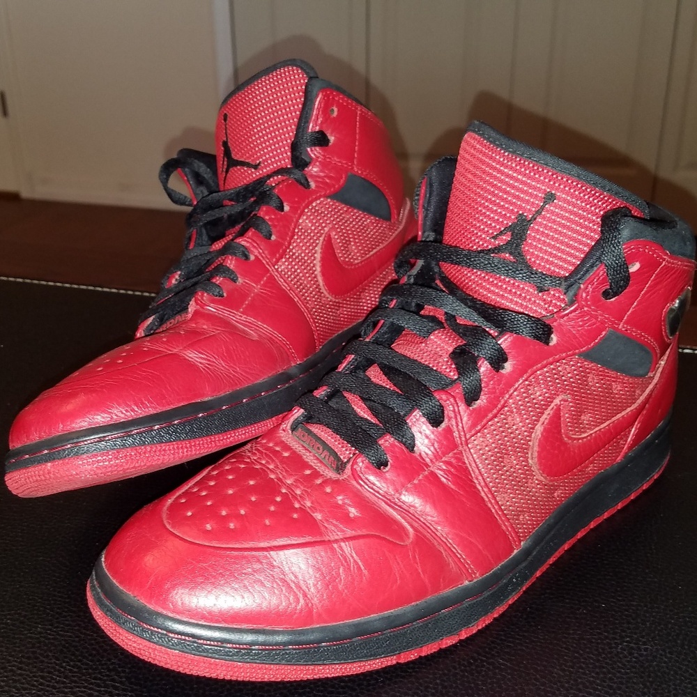 AIR JORDAN 1 RETRO 97' RED AND BLACK COLORWAY